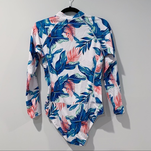 SALE! 🚨 Stunning Long Sleeve One Piece Swimsuit - Picture 6 of 7